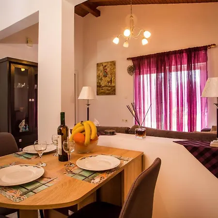 Holiday home Vicki's House 2-bedroom With Yard And Garden Ialysos (Rhodes)